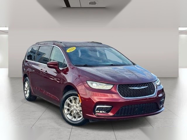 2022 Chrysler Pacifica Touring L photo 1