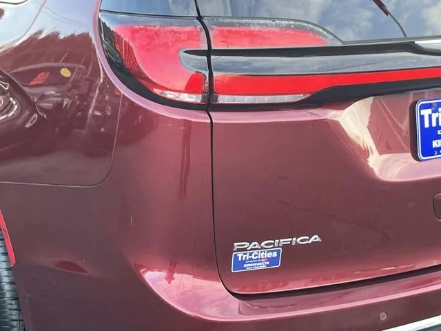 2022 Chrysler Pacifica Touring L photo 5