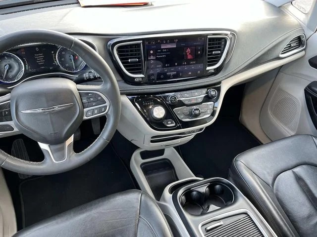 2022 Chrysler Pacifica Touring L photo 13