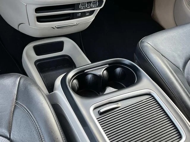 2022 Chrysler Pacifica Touring L photo 14