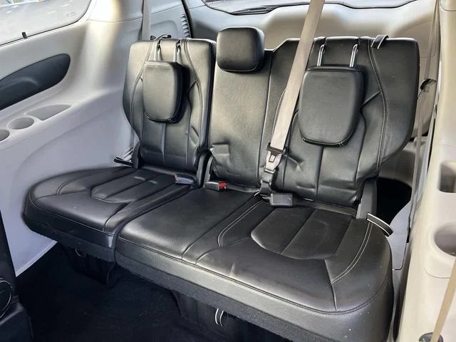 2022 Chrysler Pacifica Touring L photo 17
