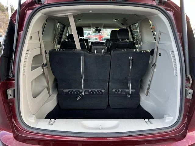 2022 Chrysler Pacifica Touring L photo 18