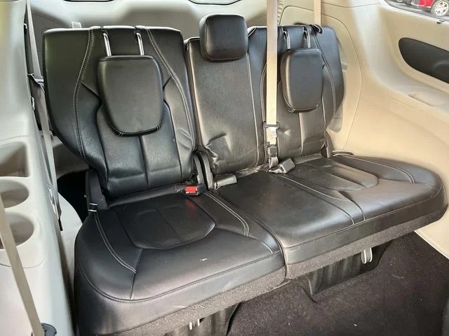 2022 Chrysler Pacifica Touring L photo 19
