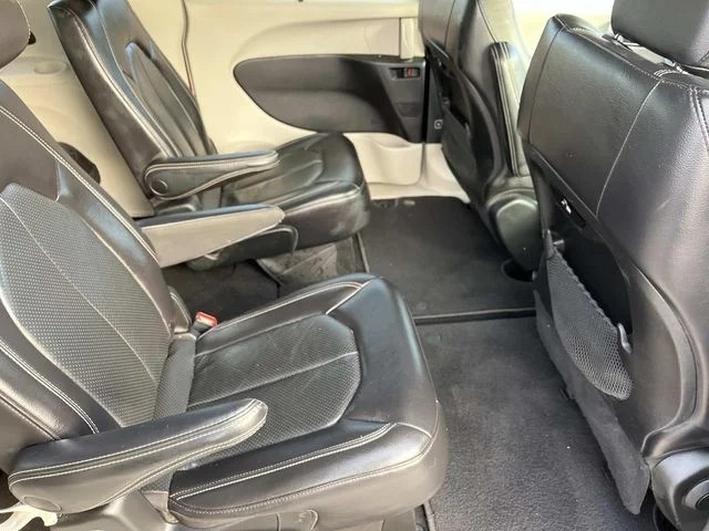 2022 Chrysler Pacifica Touring L photo 20
