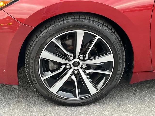 2023 Nissan Maxima SL photo 11