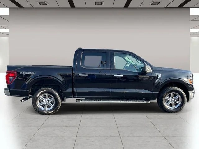 2025 Ford F-150 XLT photo 2