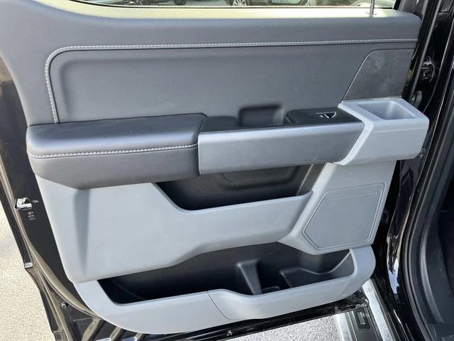 2025 Ford F-150 XLT photo 17