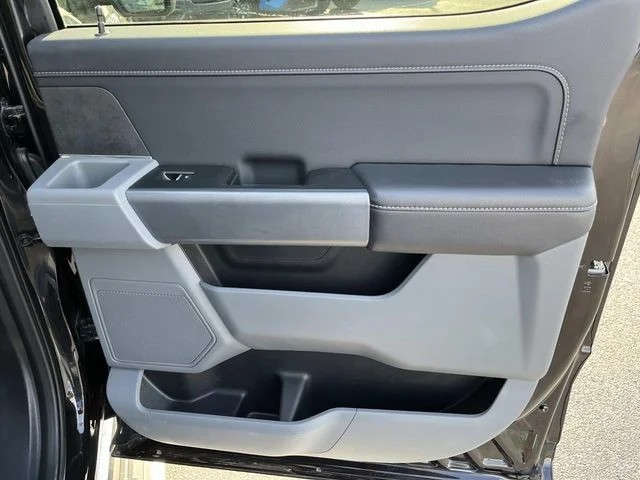 2025 Ford F-150 XLT photo 19