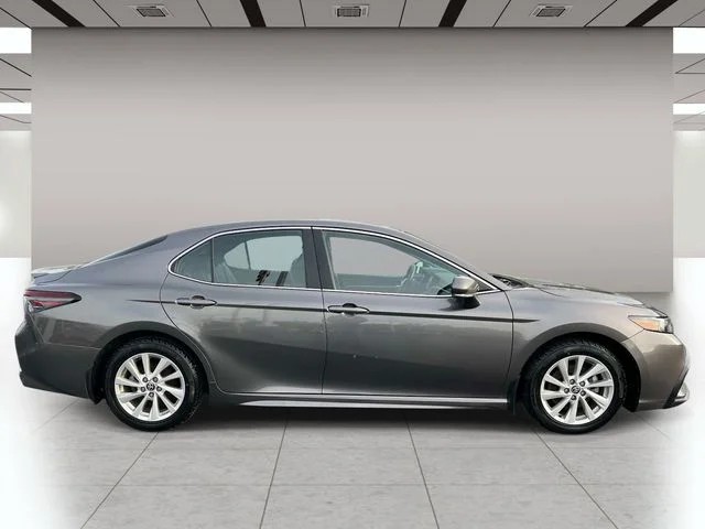 2023 Toyota Camry SE photo 2