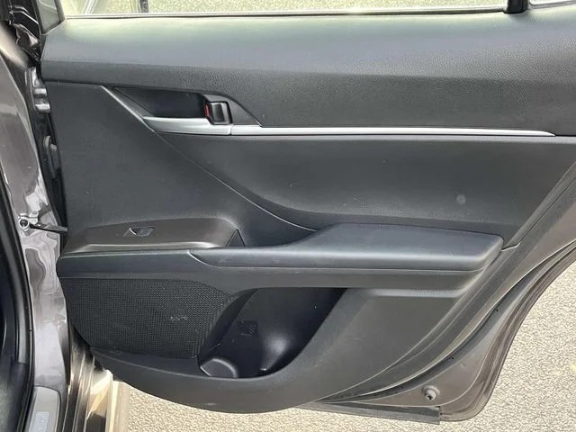 2023 Toyota Camry SE photo 18