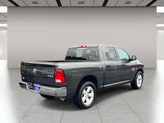2023 Ram 1500 Classic SLT photo 3