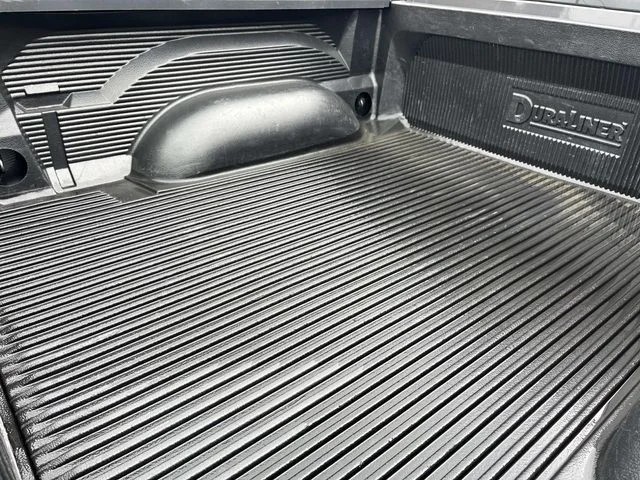2023 Ram 1500 Classic SLT photo 4
