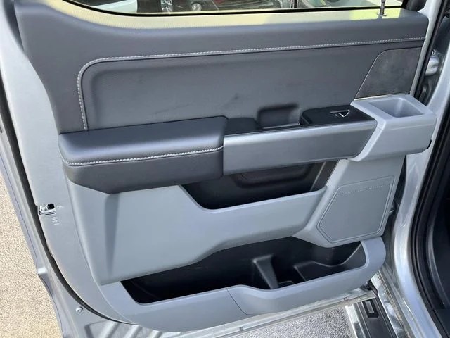 2025 Ford F-150 XLT photo 17