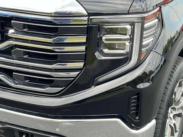 2025 GMC Sierra 1500 SLT photo 10
