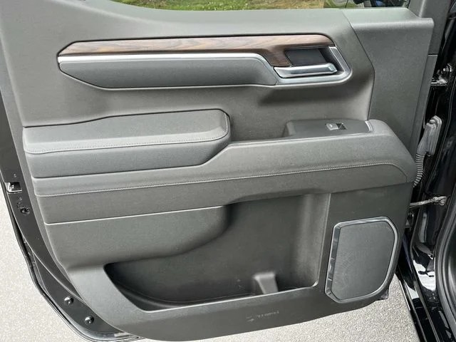 2025 GMC Sierra 1500 SLT photo 16