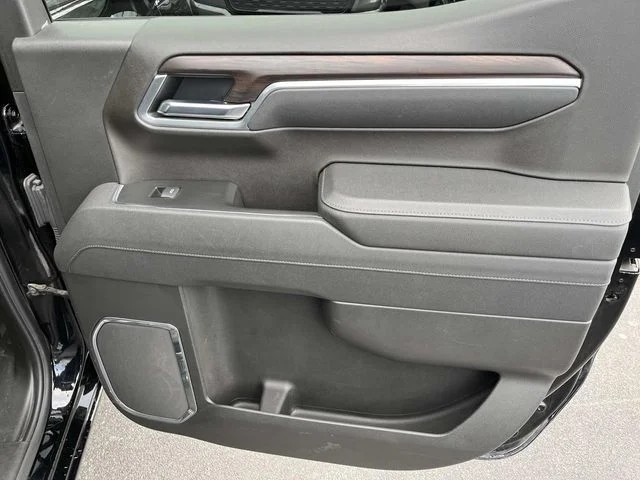 2025 GMC Sierra 1500 SLT photo 17