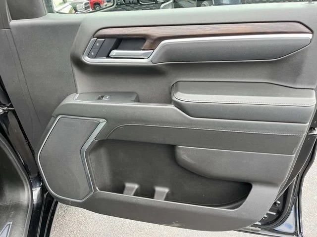 2025 GMC Sierra 1500 SLT photo 19