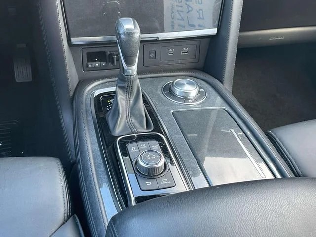 2024 Nissan Armada SV photo 16