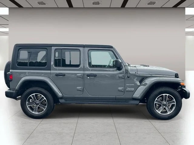 2023 Jeep Wrangler Sahara photo 2