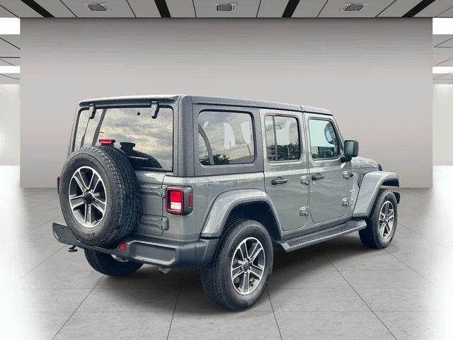 2023 Jeep Wrangler Sahara photo 3