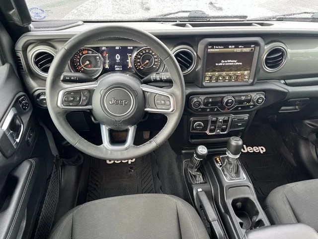 2023 Jeep Wrangler Sahara photo 12