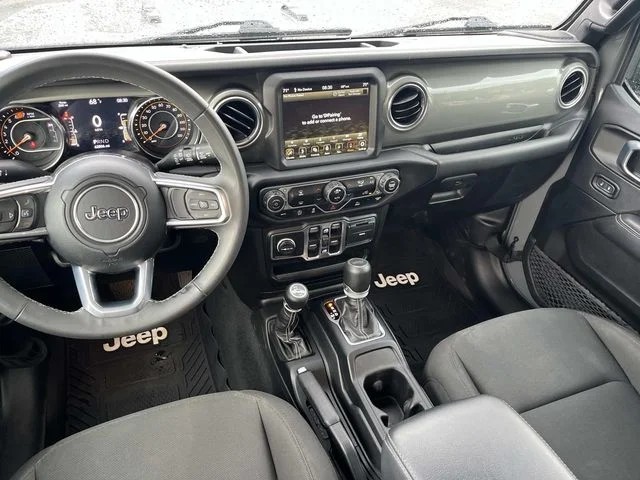 2023 Jeep Wrangler Sahara photo 13
