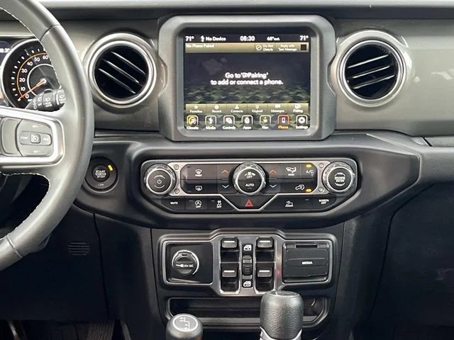 2023 Jeep Wrangler Sahara photo 15