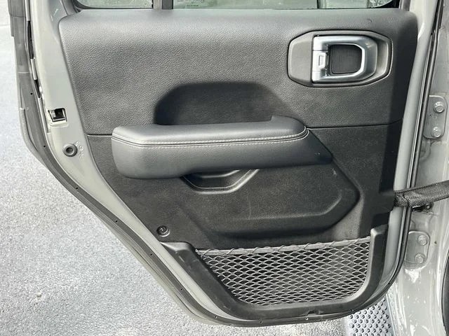 2023 Jeep Wrangler Sahara photo 17