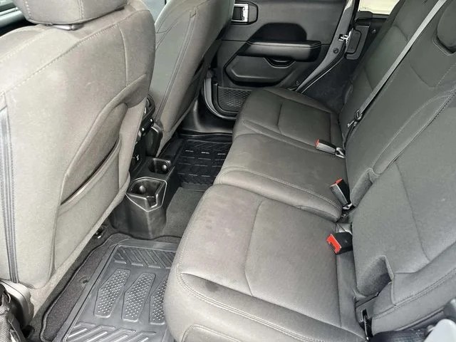 2023 Jeep Wrangler Sahara photo 18