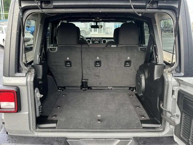 2023 Jeep Wrangler Sahara photo 19