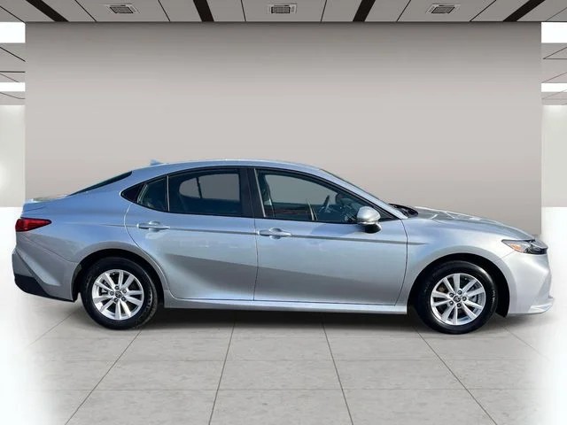 2026 Toyota Camry LE photo 7