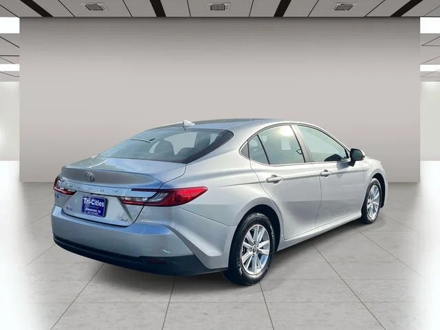 2026 Toyota Camry LE photo 8