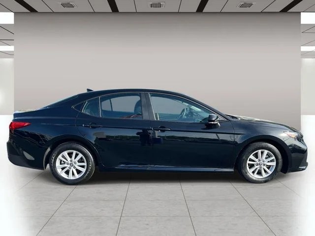 2026 Toyota Camry LE photo 2
