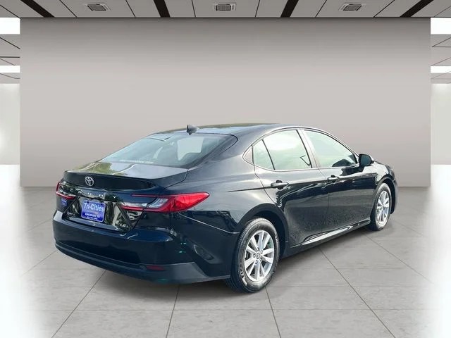 2026 Toyota Camry LE photo 3