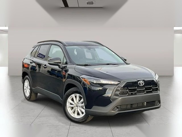 2026 Toyota Corolla Cross LE photo 1