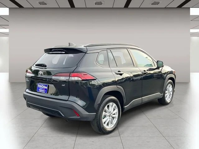 2026 Toyota Corolla Cross LE photo 3