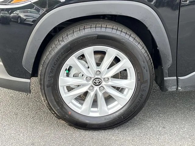2026 Toyota Corolla Cross LE photo 9