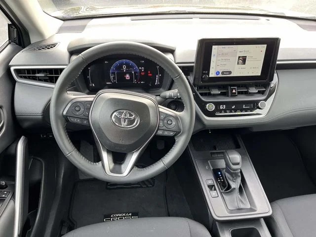 2026 Toyota Corolla Cross LE photo 10