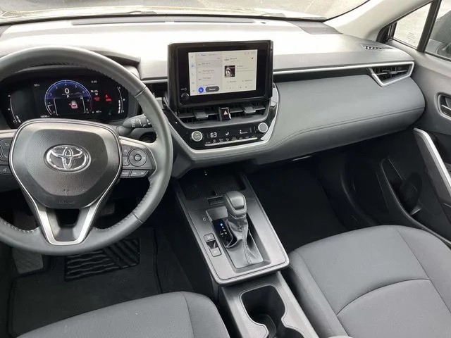2026 Toyota Corolla Cross LE photo 11