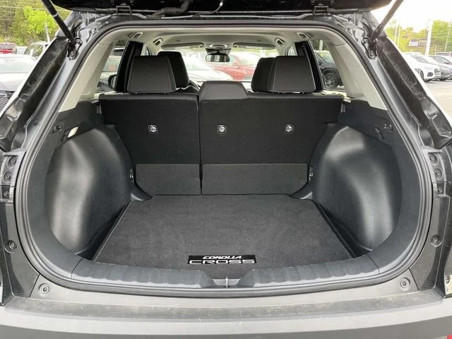 2026 Toyota Corolla Cross LE photo 16