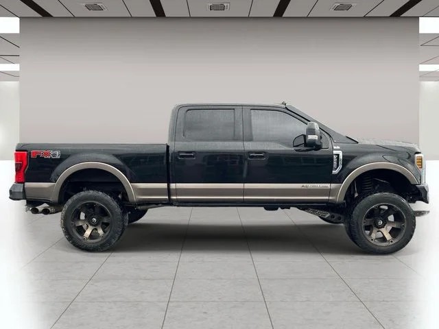 2019 Ford F-250SD Lariat photo 2