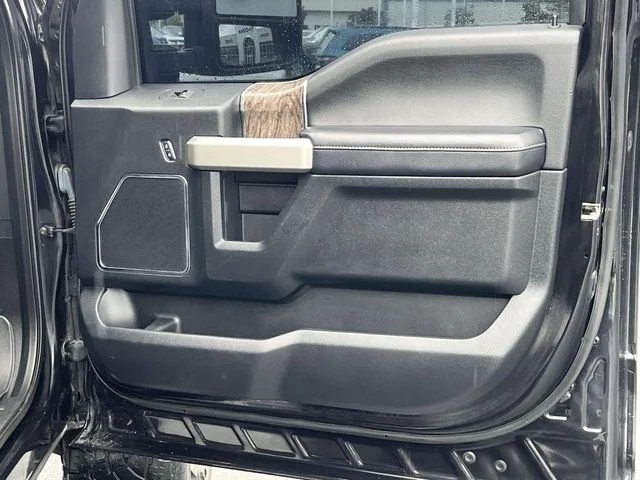 2019 Ford F-250SD Lariat photo 20