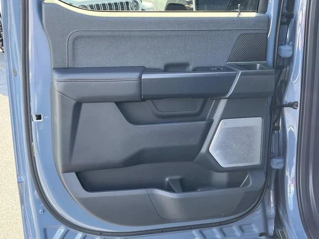 2023 Ford F-150 Raptor photo 16