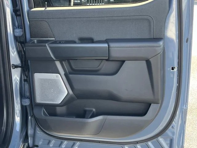 2023 Ford F-150 Raptor photo 18