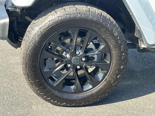2024 Jeep Wrangler Sahara 4xe photo 11