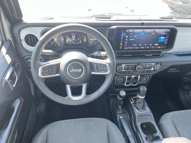 2024 Jeep Wrangler Sahara 4xe photo 12