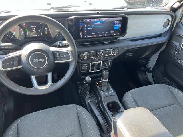 2024 Jeep Wrangler Sahara 4xe photo 13