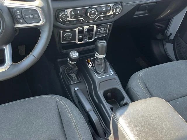 2024 Jeep Wrangler Sahara 4xe photo 14