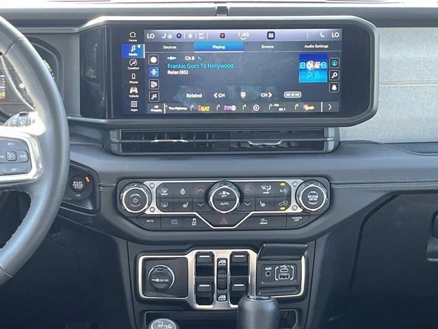 2024 Jeep Wrangler Sahara 4xe photo 15