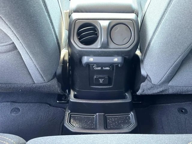 2024 Jeep Wrangler Sahara 4xe photo 16